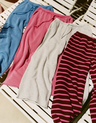 AE Dreamy Fleece Low-Rise Wide-Leg Sweatpant
