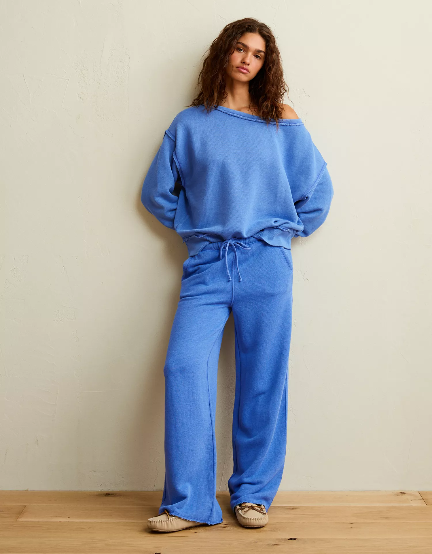 AE Dreamy Fleece Low-Rise Wide-Leg Sweatpant - thumbnail 8