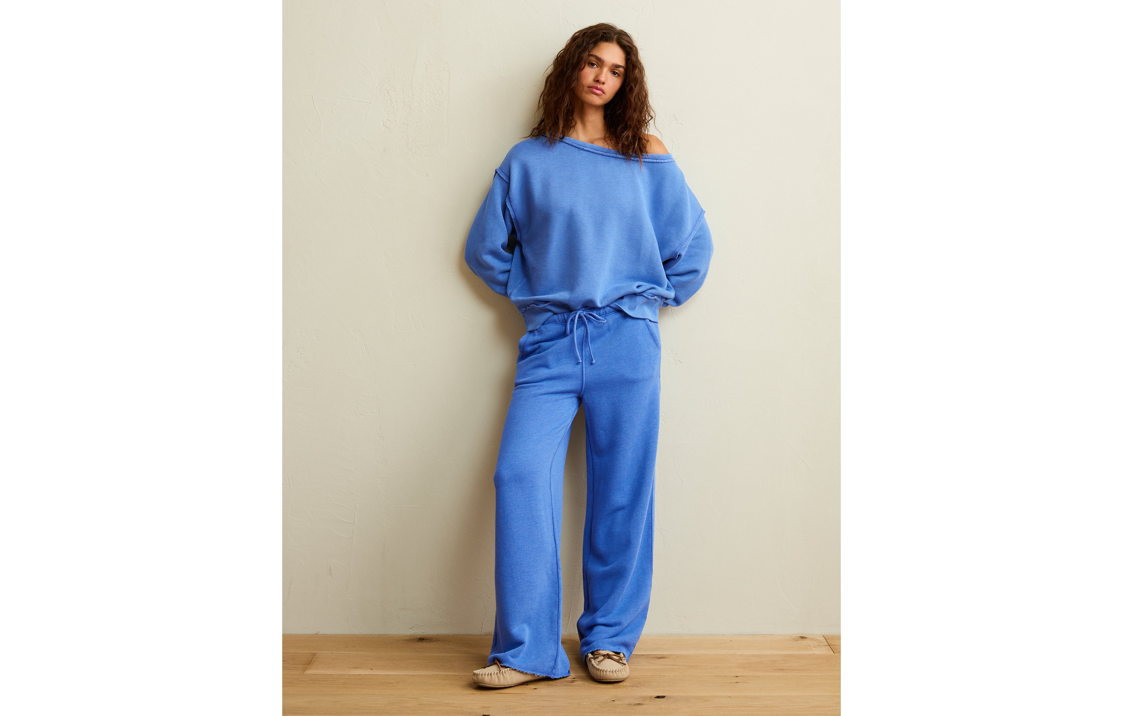 AE Dreamy Fleece Low-Rise Wide-Leg Sweatpant