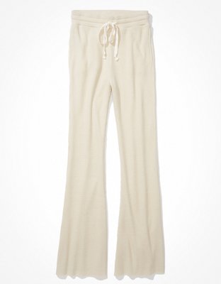 AE Super High-Waisted Flare Pant con textura tipo waffle