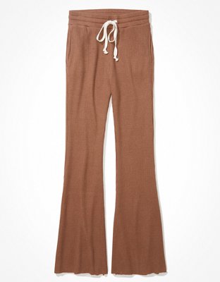 AE Super High-Waisted Flare Pant con textura tipo waffle
