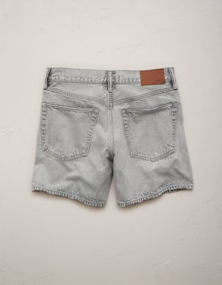 Женские шорты American Eagle AE77 Premium 5" Low-Rise Baggy Denim Short, цвет: Серый — фото 4