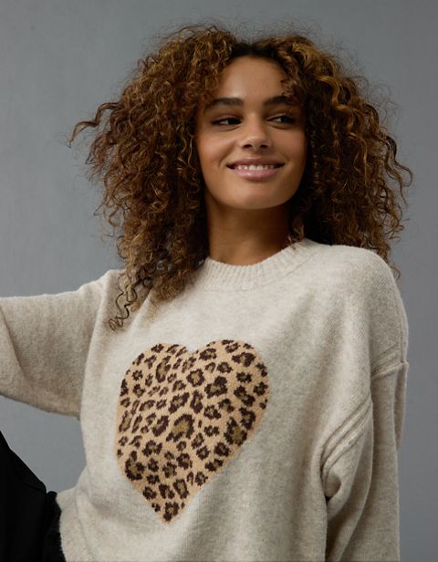Женские свитеры American Eagle AE Whoa So Soft Leopard Heart Crew Neck Sweater