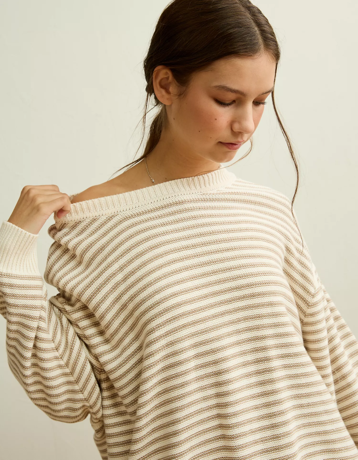 AE Oversized Crew Neck Sweater - thumbnail 6