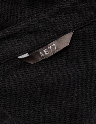 Женская рубашка American Eagle AE77 Boxy Cropped Linen-Blend Button-Up, цвет: Чёрный — фото 6