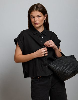 Женская рубашка American Eagle AE77 Boxy Cropped Linen-Blend Button-Up, цвет: Чёрный — фото 9