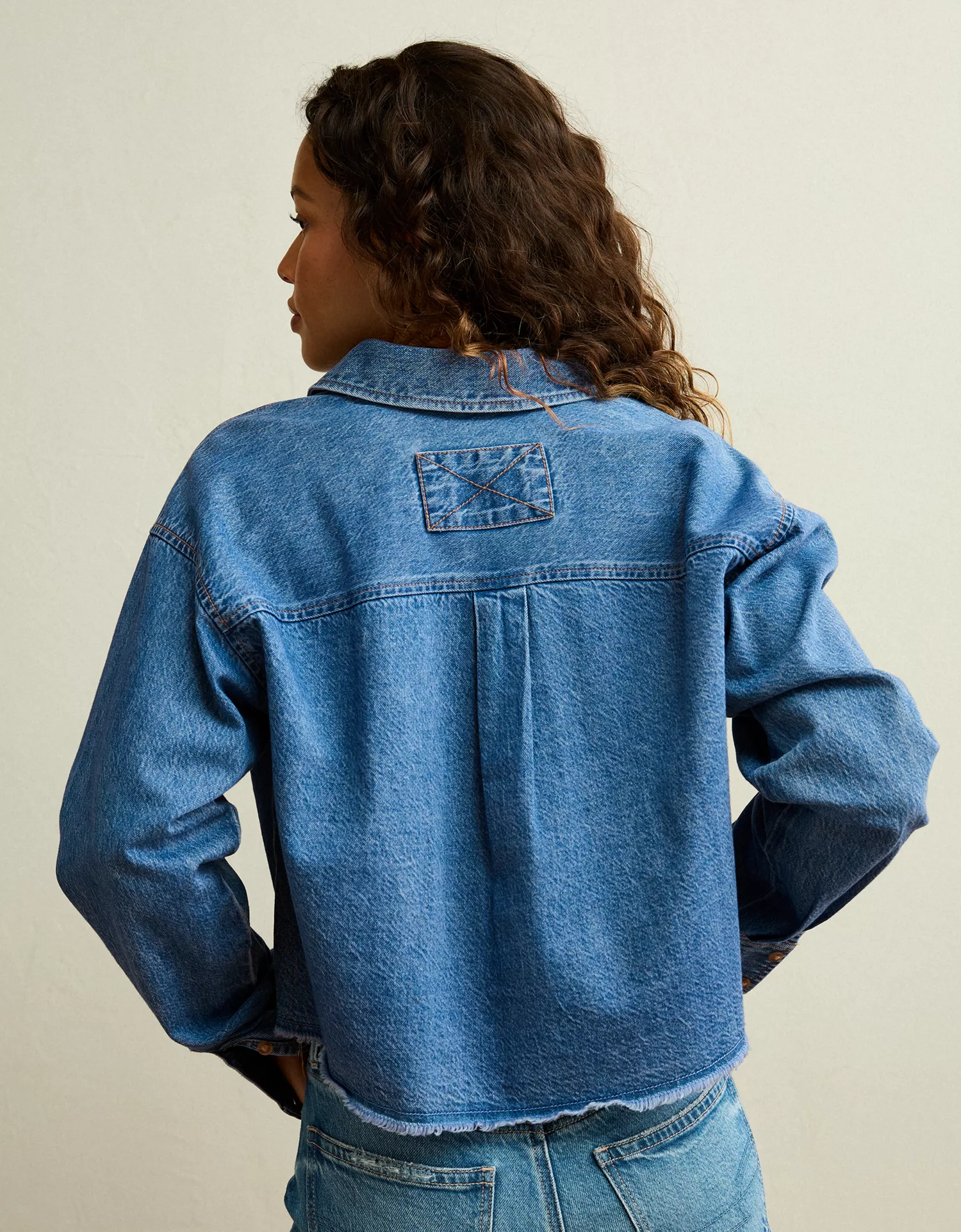 AE Cropped Button-Up Shirt - thumbnail 10