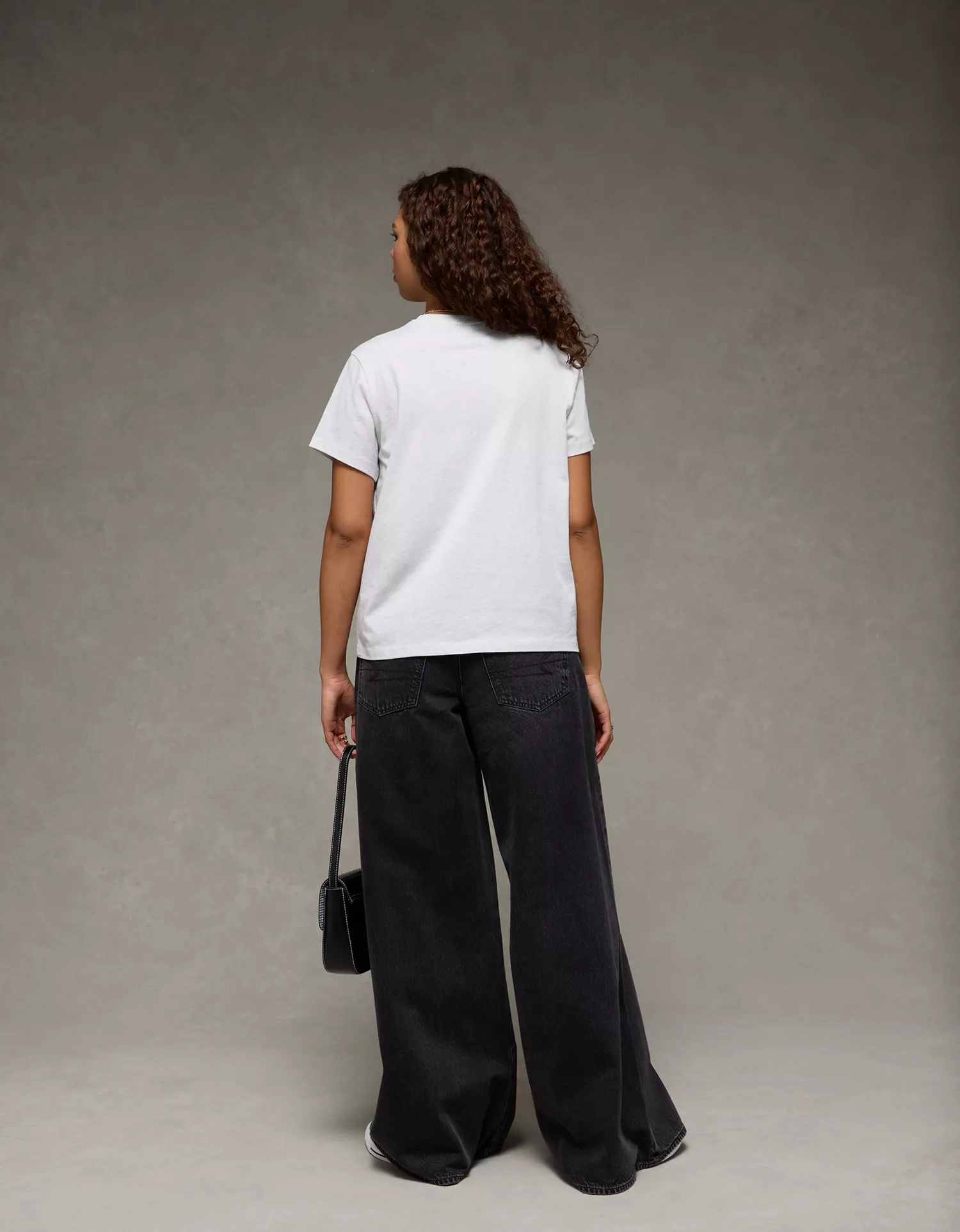 AE Short Sleeve Classic T-Shirt - thumbnail 2