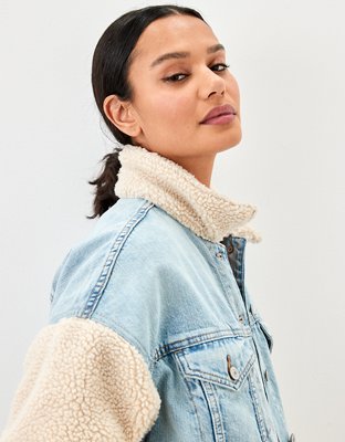 Женские куртки American Eagle AE Sherpa-Sleeve Denim Jacket — фото 4