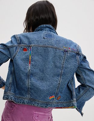 Женские куртки American Eagle AE Pride Classic Denim Jacket — фото 4