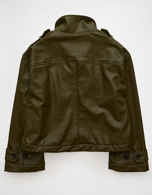 Женская куртка American Eagle AE Faux Leather Cropped Trench, цвет: Оливковый — фото 4