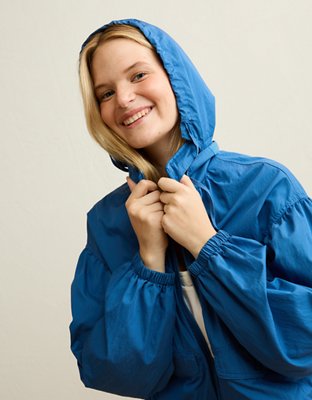 Женская куртка American Eagle AE Cropped Windbreaker, цвет: Яркий синий — фото 7