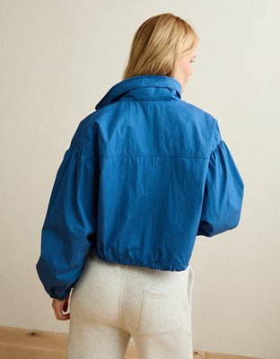 Женская куртка American Eagle AE Cropped Windbreaker, цвет: Яркий синий — фото 2