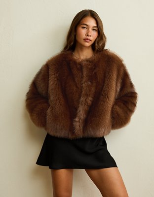 Женская куртка American Eagle AE Cropped Collarless Fur, цвет: Коричневый — фото 5