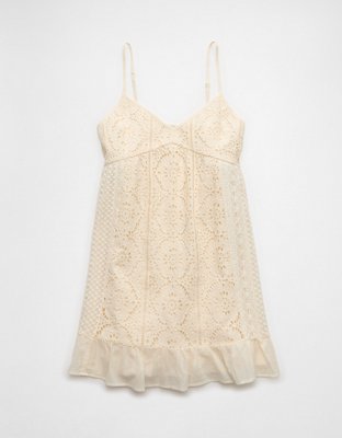 Minirobe à œillets et broderie encolure en V AE