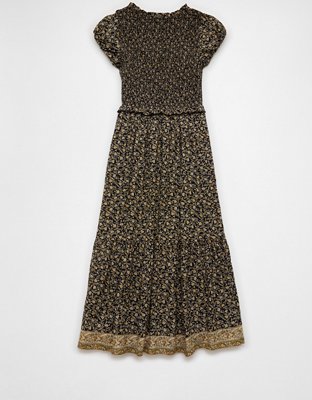 Robe mi-longue à encolure échancrée avec smocks AE