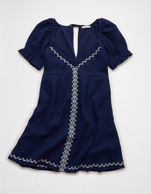 Minirobe brodée style nuisette à manches bouffantes AE