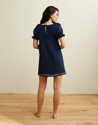 Minirobe brodée style nuisette à manches bouffantes AE