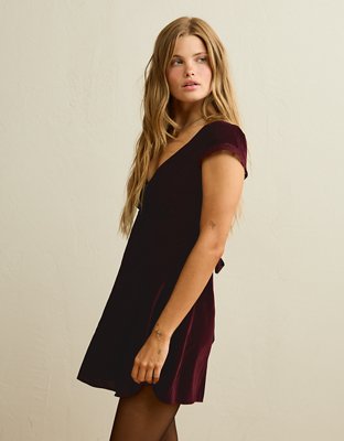 Женское платье American Eagle AE Cap Sleeve Velvet Mini, цвет: Тёмно-бордовый — фото 1