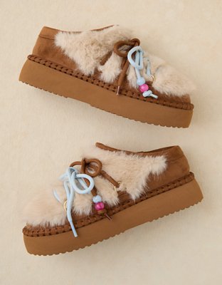 Женские тапочки American Eagle AE Sherpa Scuff, цвет: Коньячный — фото 2