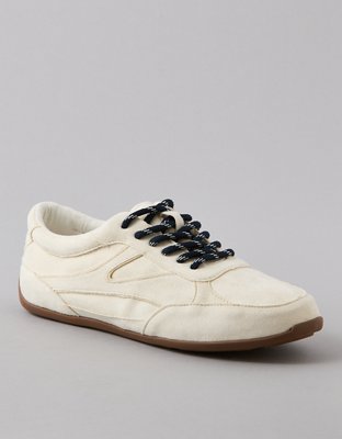 AE Low Retro Sneaker