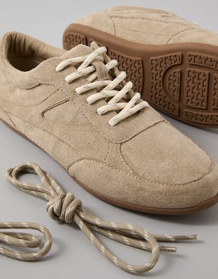 AE Low Retro Sneaker