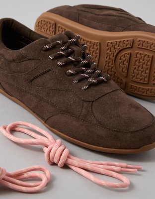 AE Low Retro Sneaker