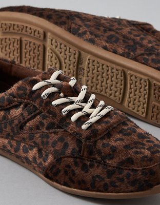 AE Low Retro Sneaker