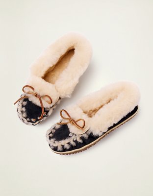 Женские тапочки Minnetonka Ultimate Sheepskin, цвет: Чёрный — фото 2