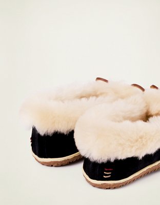 Женские тапочки Minnetonka Ultimate Sheepskin, цвет: Чёрный — фото 4
