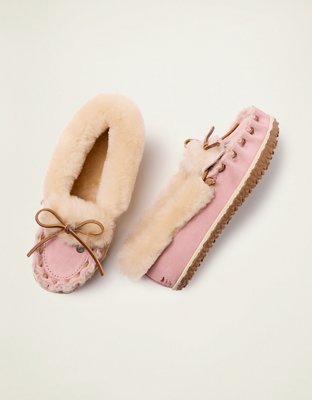 Minnetonka Ultimate Sheepskin Slipper