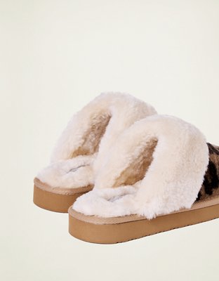 Minnetonka Chesney Scuff Slipper