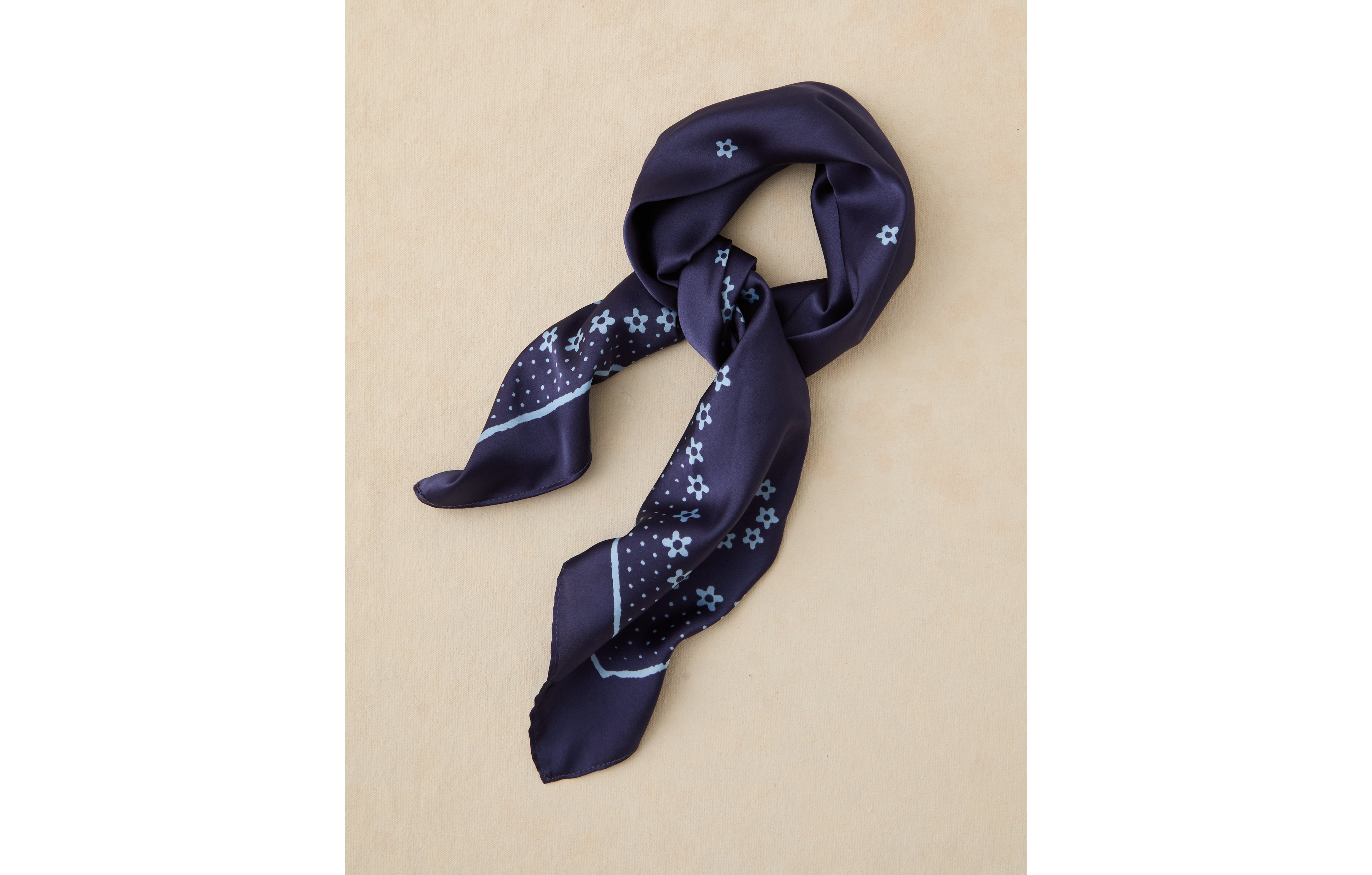 AE Daisy Scarf Bandana