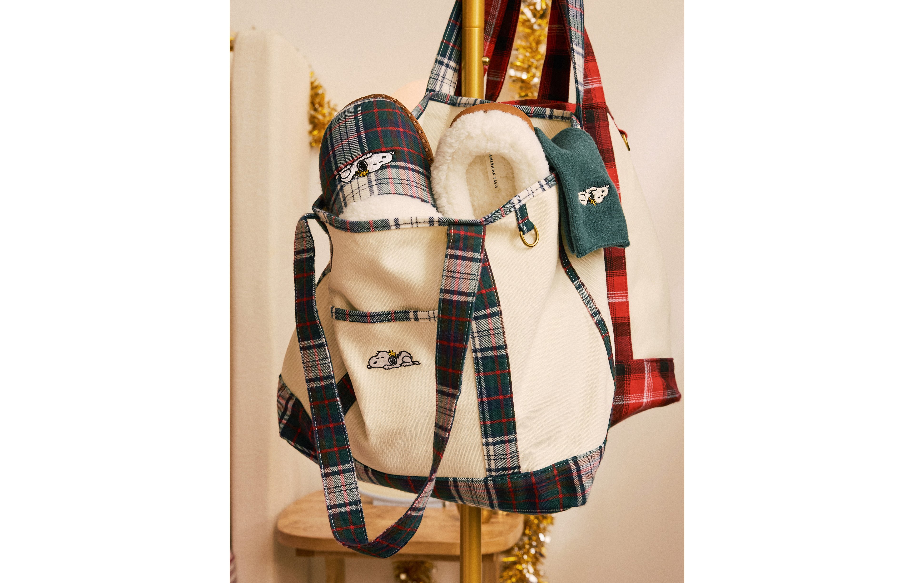 AE Off-Duty Snoopy Tote Bag