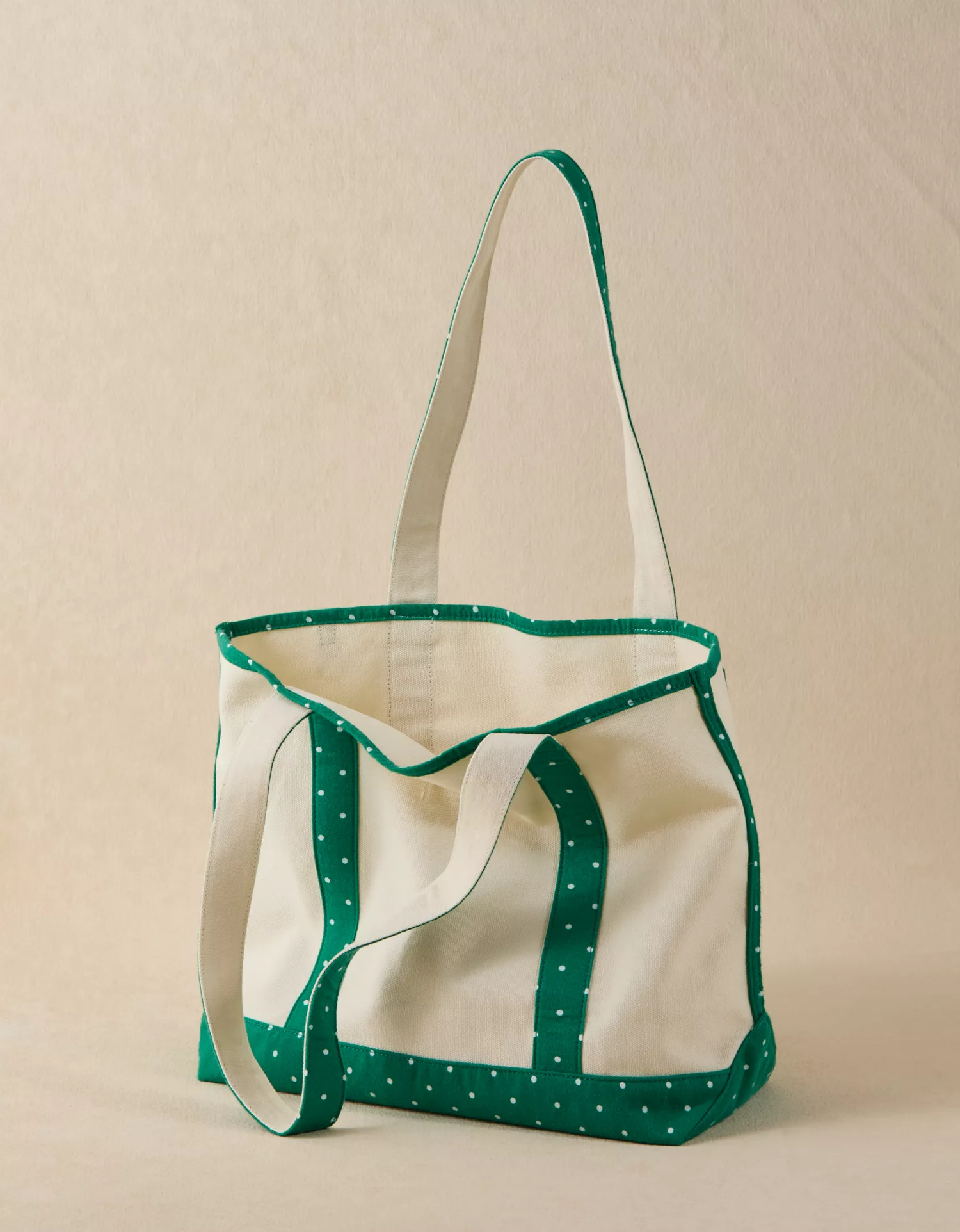 AE Off-Duty Winter Snoopy Tote Bag - thumbnail 2