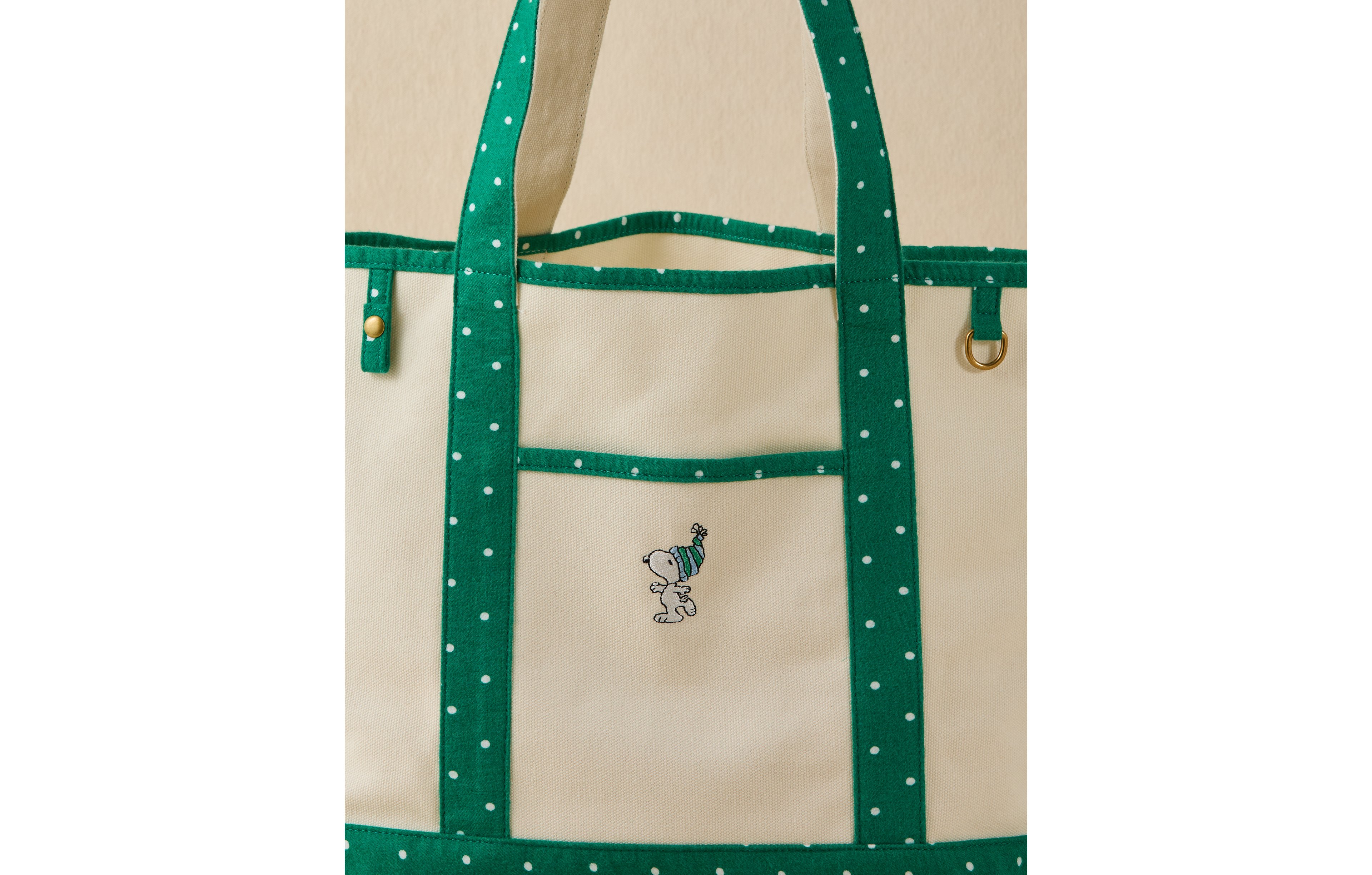 AE Off-Duty Winter Snoopy Tote Bag