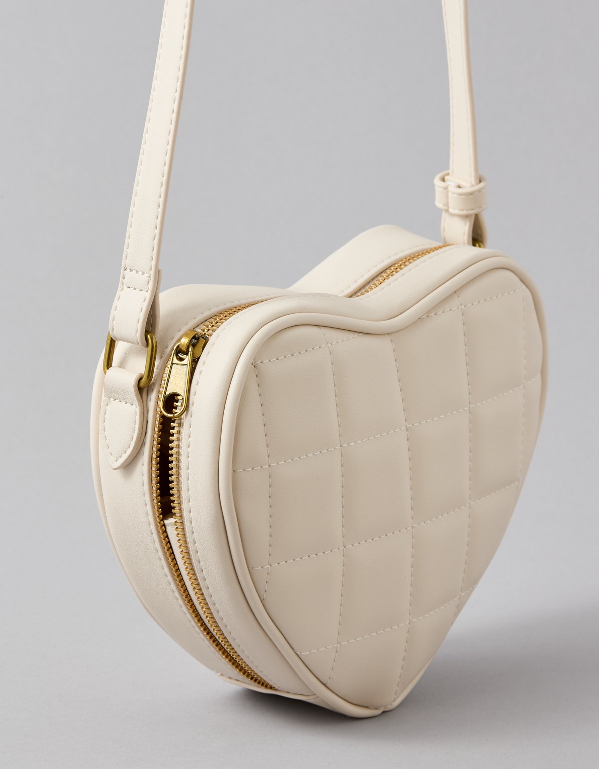 AE Quilted Heart Bag - image 4