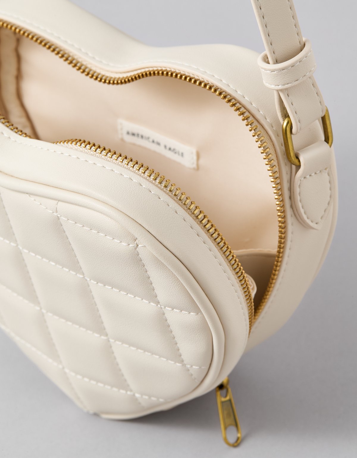 AE Quilted Heart Bag - image 5