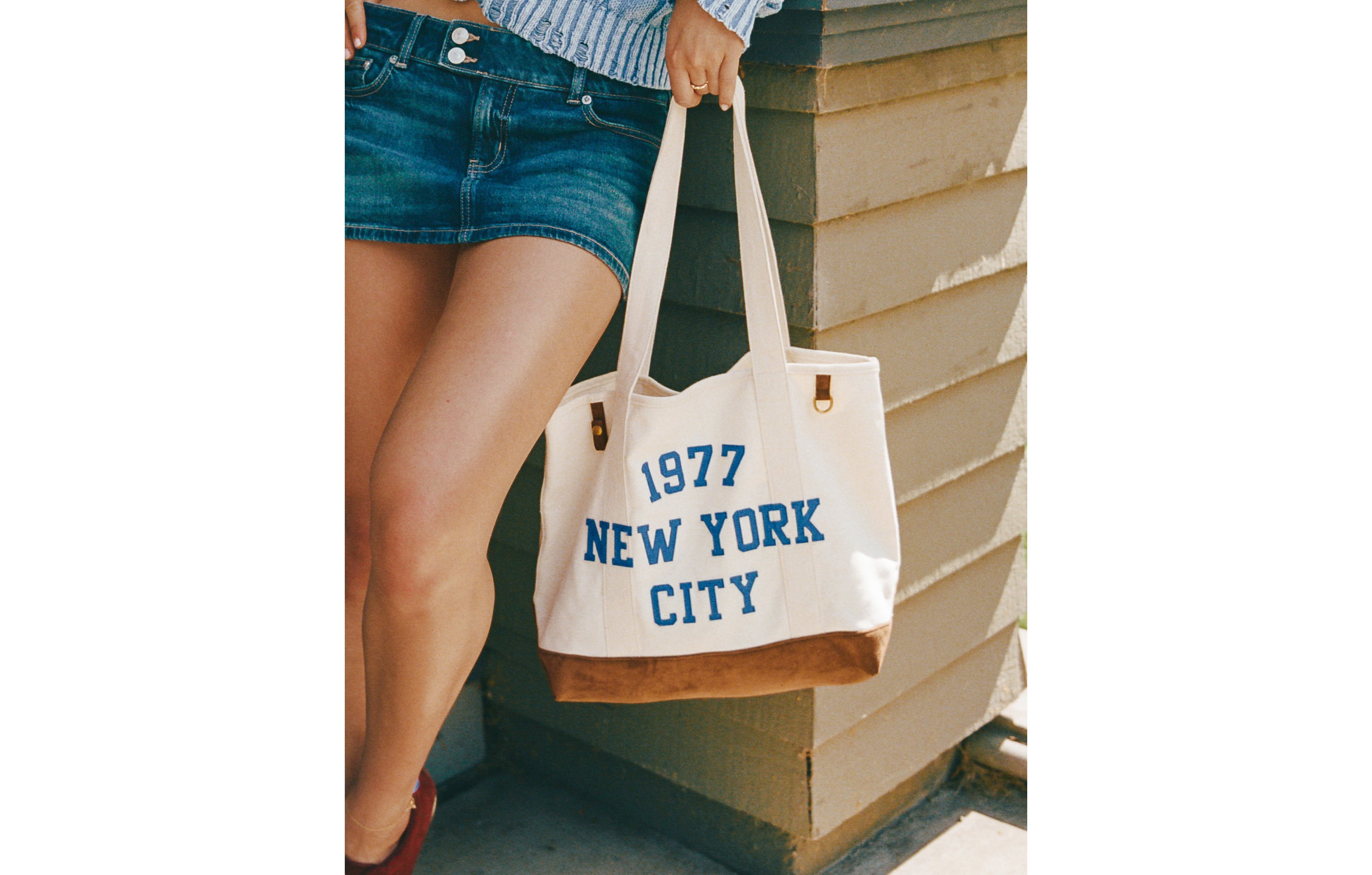 AE Off-Duty Graphic Tote Bag