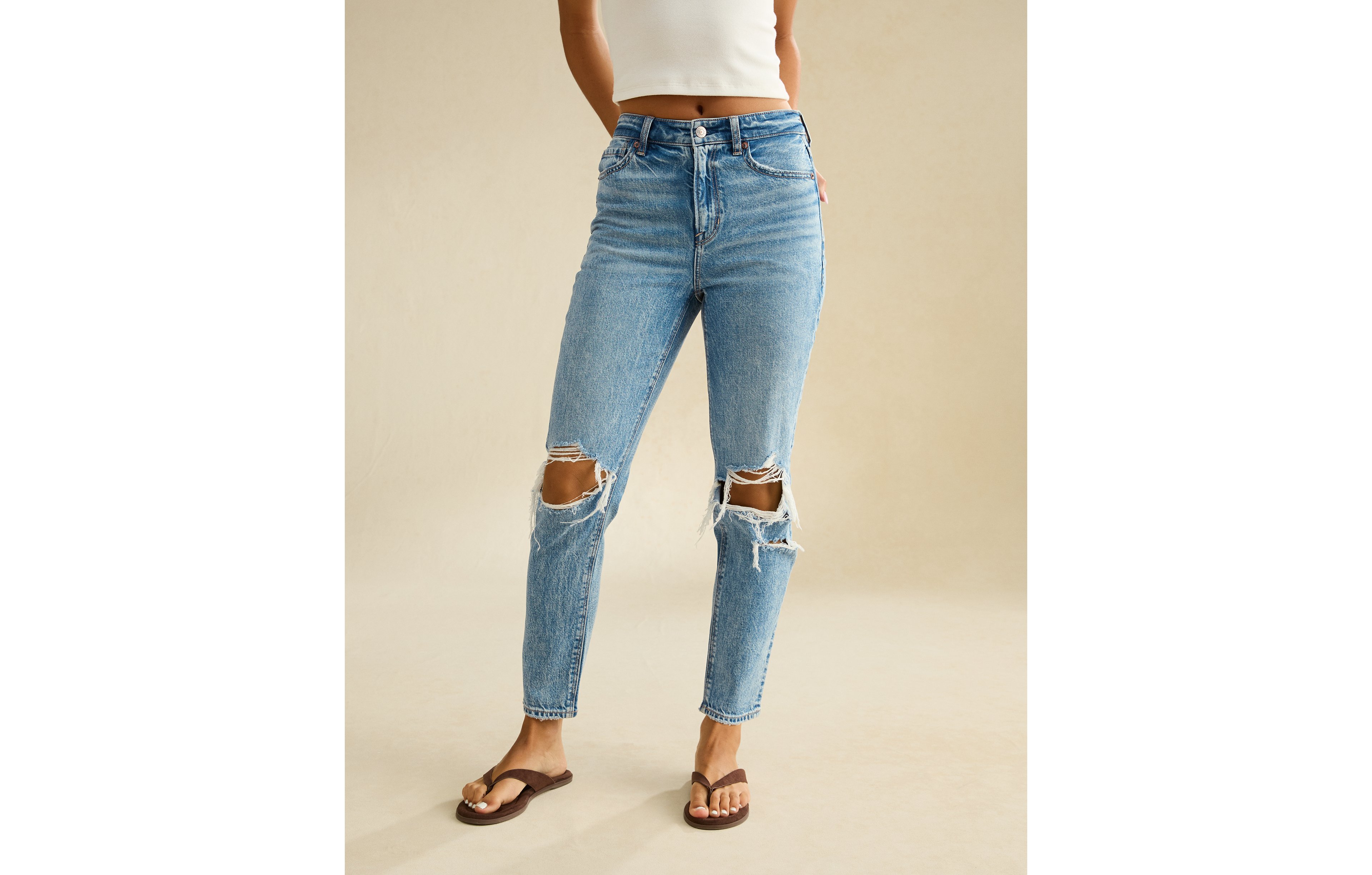 AE Ripped Mom Jean