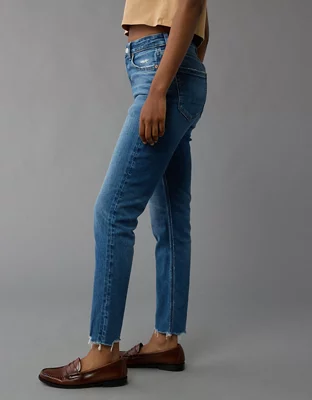 AE Strigid Mom Jean 4