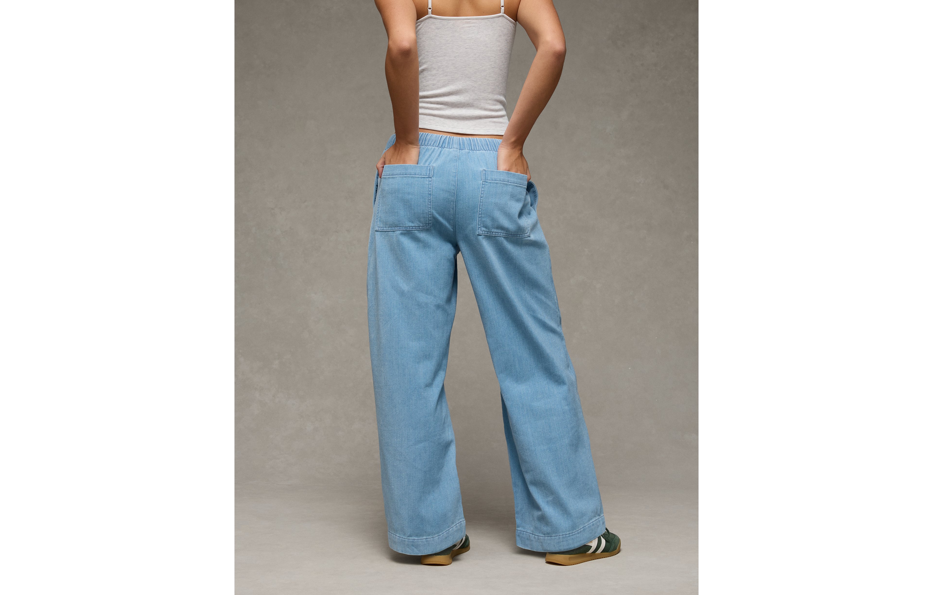 AE Cozy Dreamy Drape Low-Rise Ultra Wide-Leg Jean