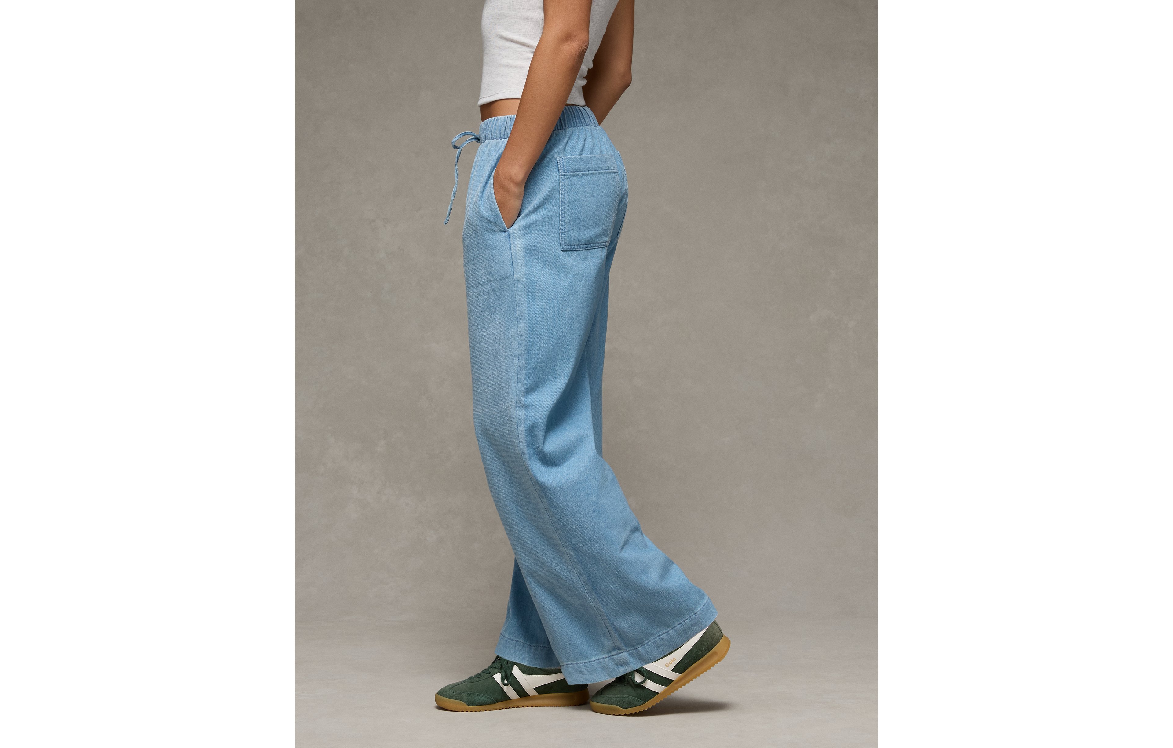AE Cozy Dreamy Drape Low-Rise Ultra Wide-Leg Jean