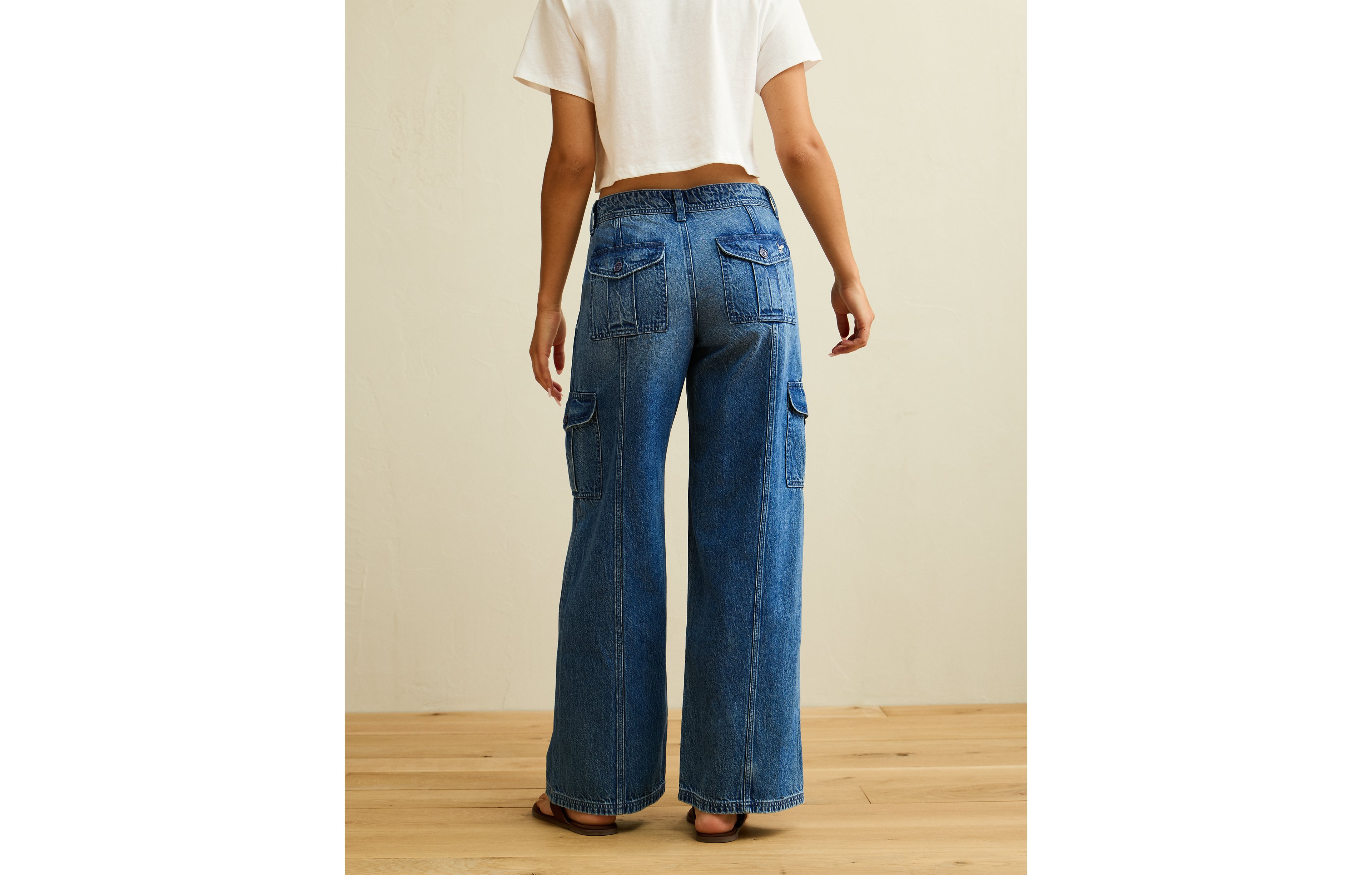 AE Low-Rise Cargo Baggy Ultra Wide-Leg Jean