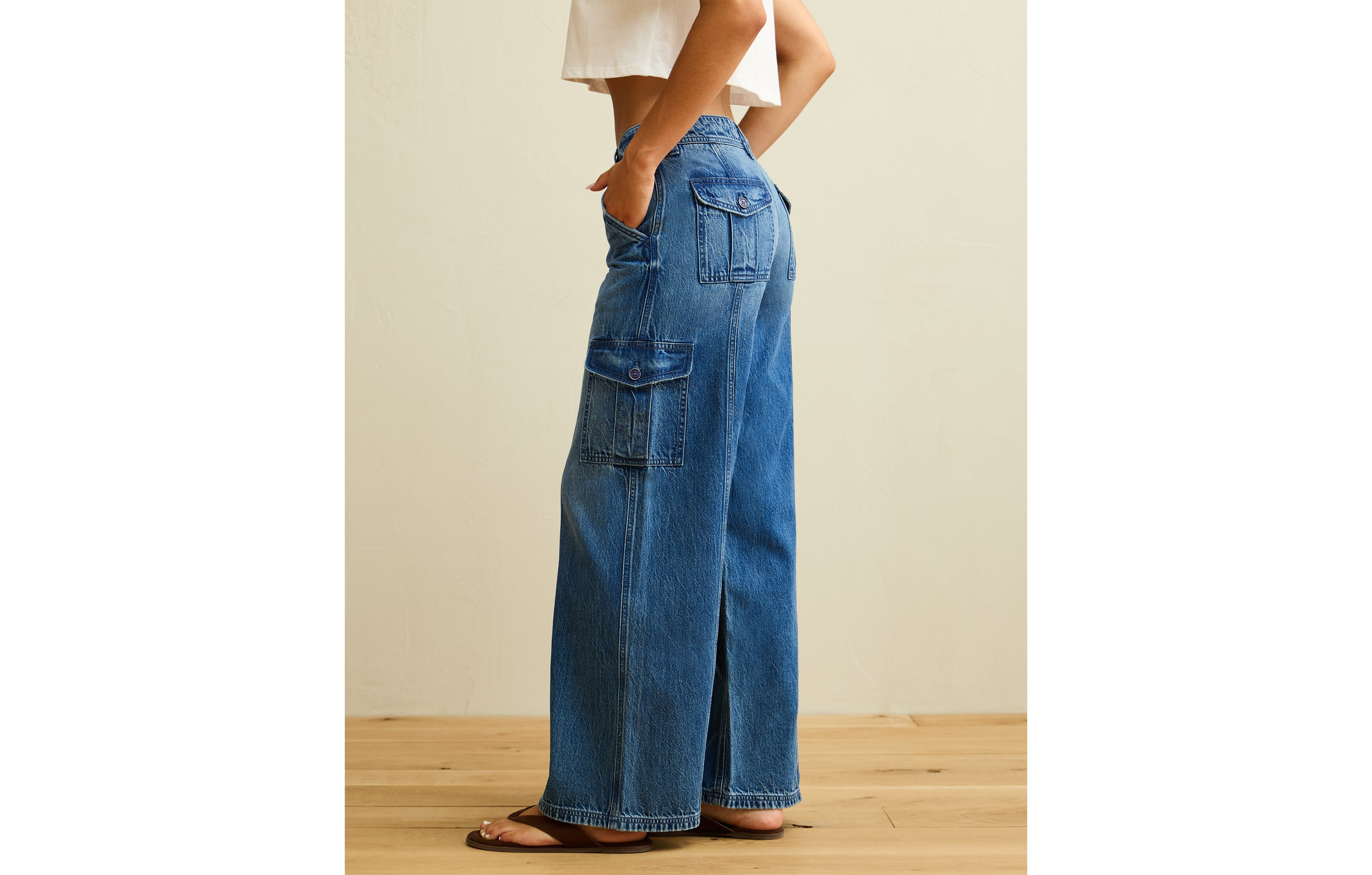 AE Low-Rise Cargo Baggy Ultra Wide-Leg Jean