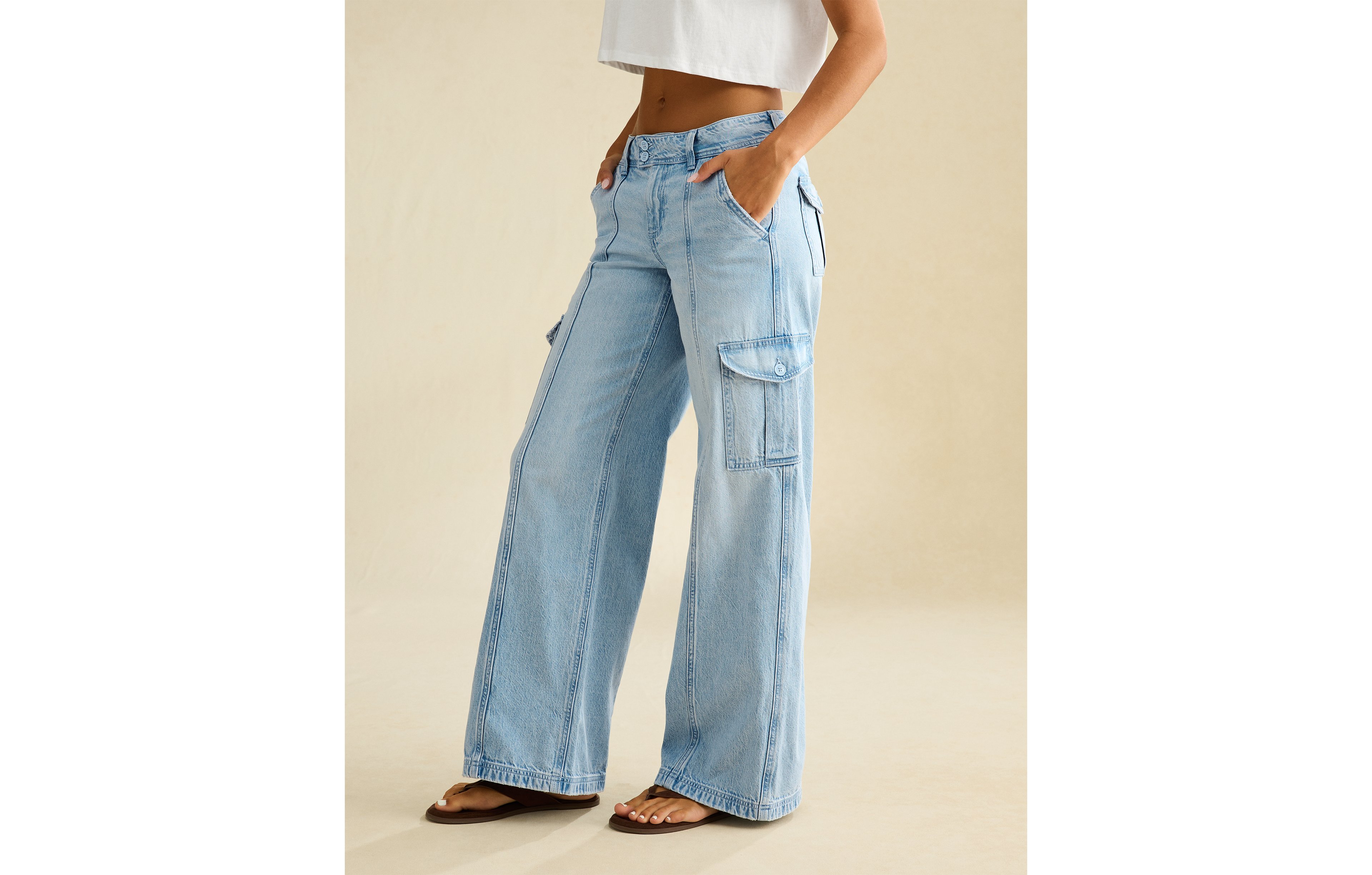AE Low-Rise Cargo Baggy Ultra-Wide Leg Jean