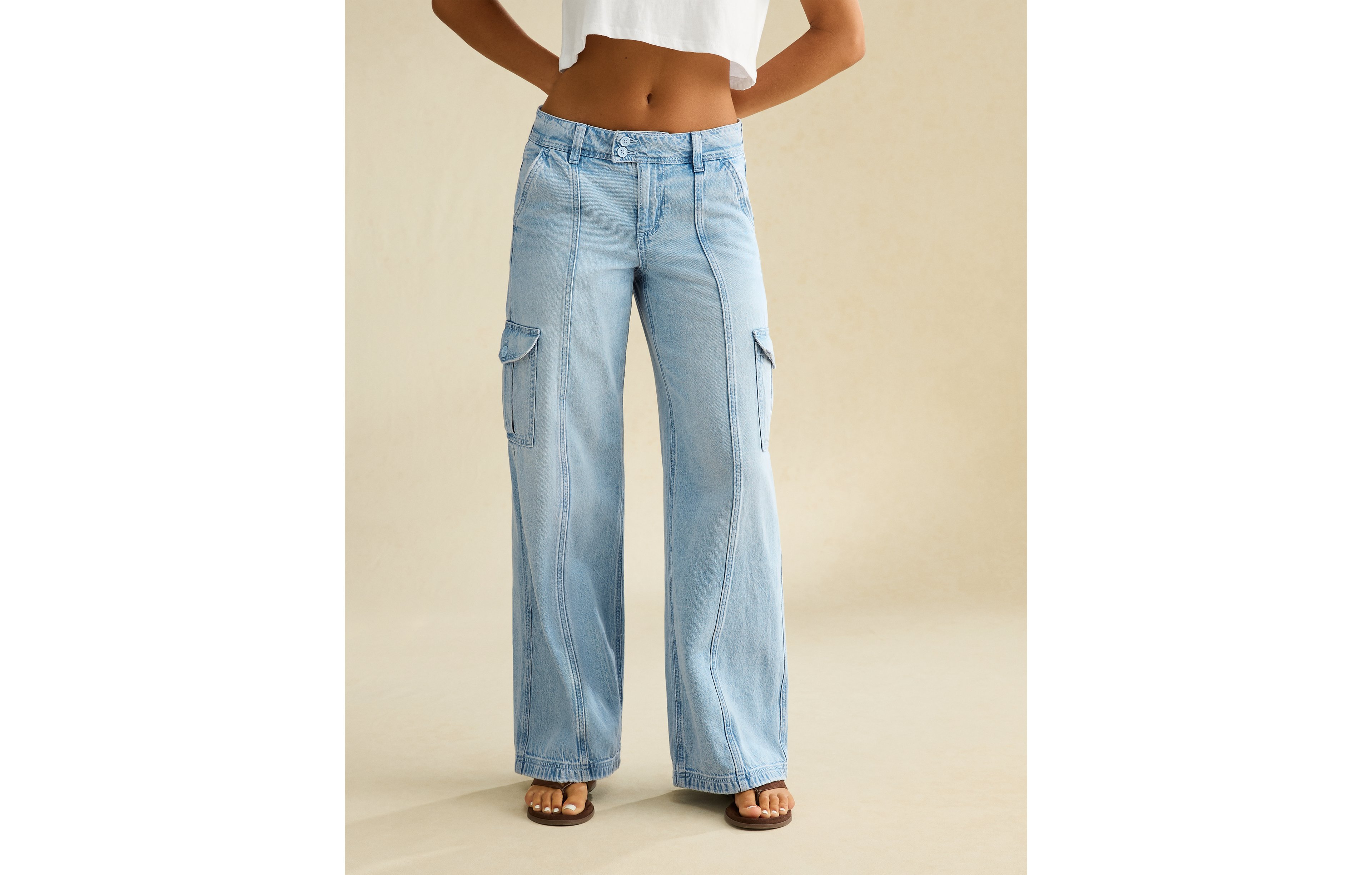 AE Low-Rise Cargo Baggy Ultra-Wide Leg Jean