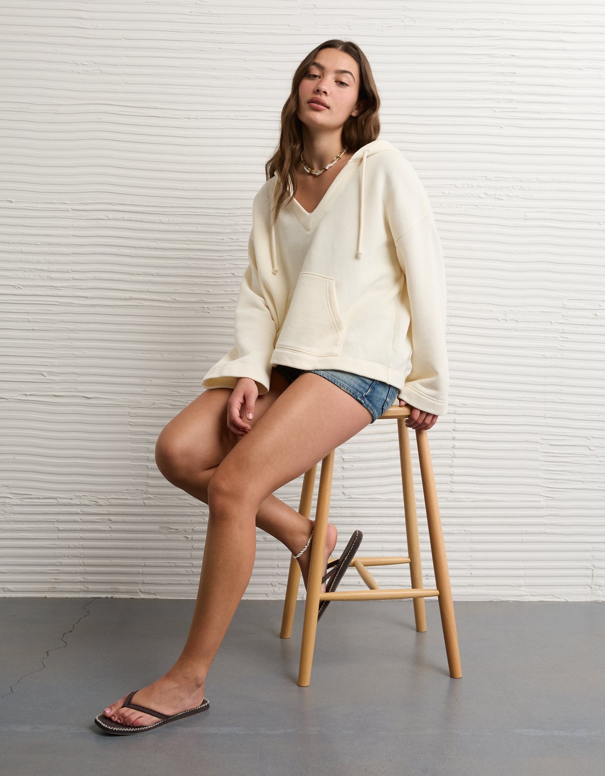 AE Big Hug V-Neck Hoodie - image 5