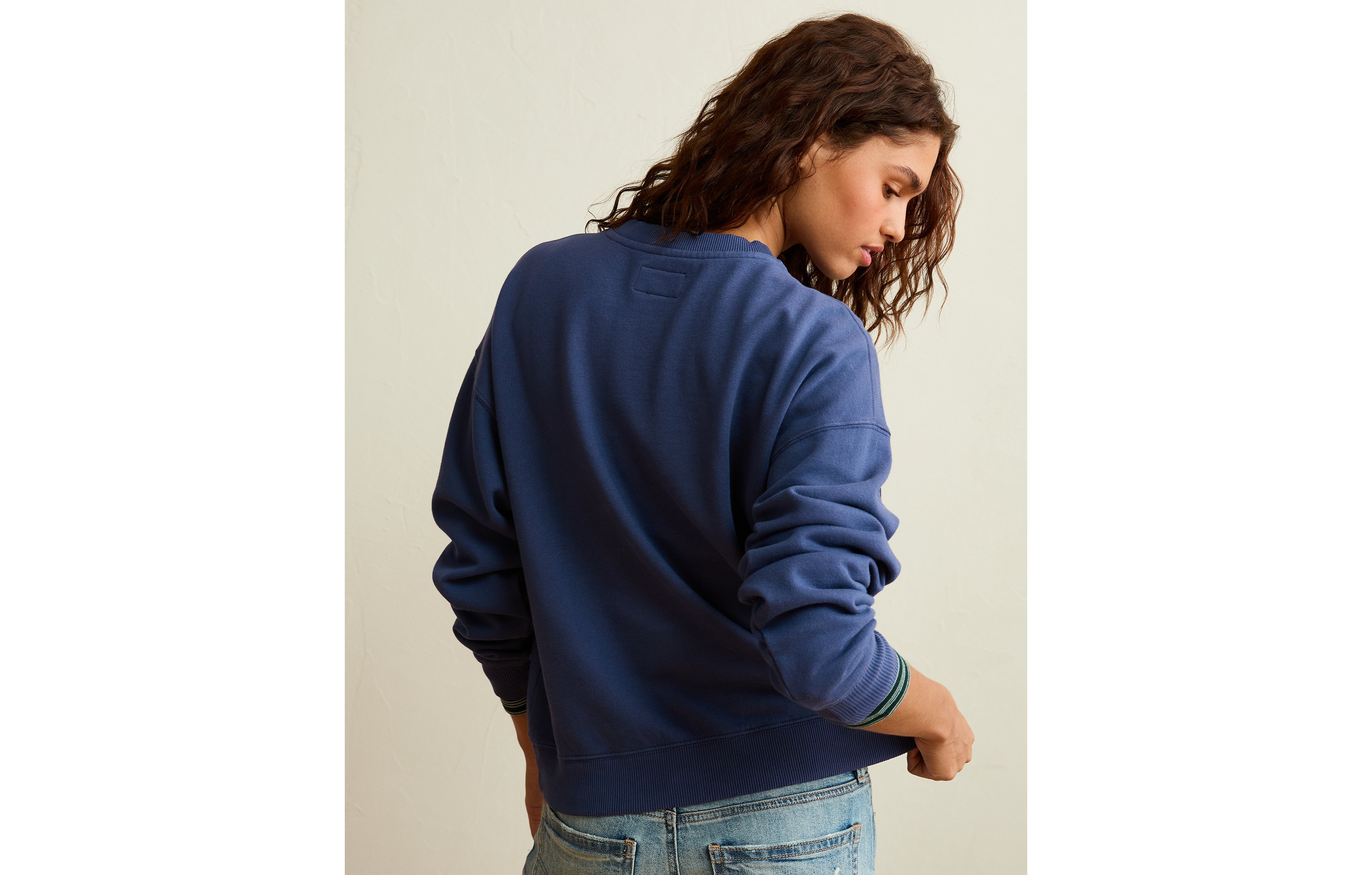 AE Graphic Crew Neck Sweatshirt