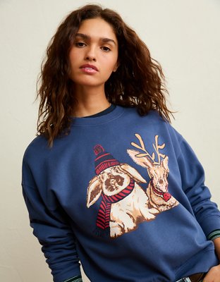 Женская толстовка American Eagle AE Holiday Graphic Crew Neck, цвет: Глубокий морской синий — фото 1